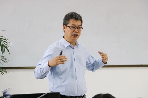 复旦大学新闻金多宝
教授、媒介管理研究所所长朱春阳.jpg